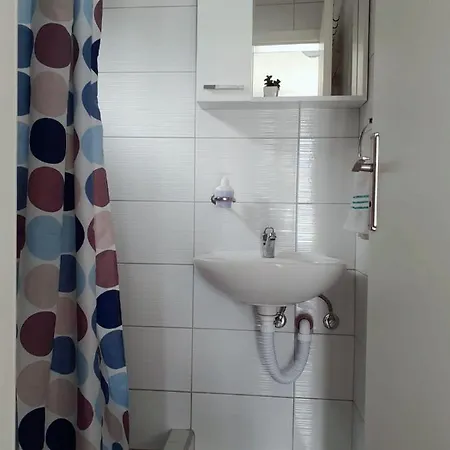 Lezenic Dada Appartement *